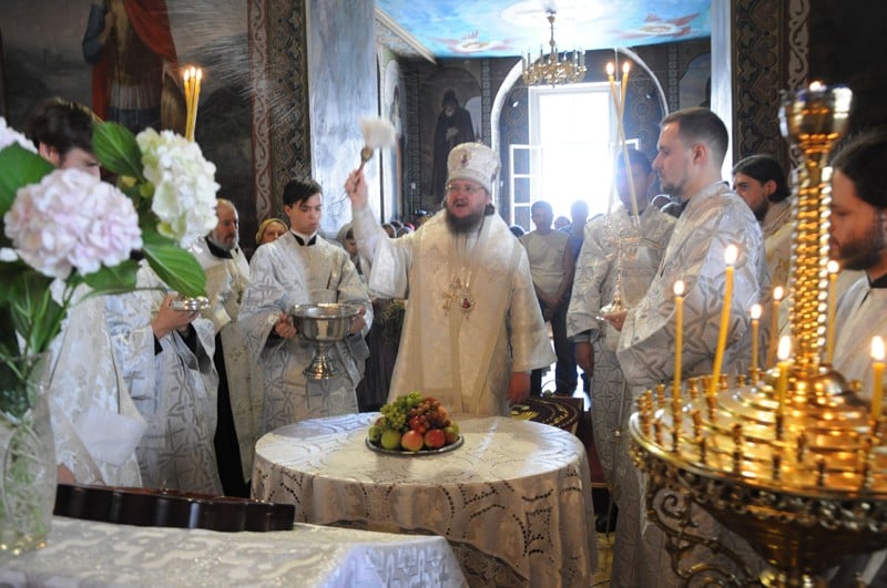 Архиепископ Боярский Феодосий совершил Литургию в день праздника Преображения Господня