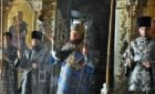 Високопреосвященний архієпископ Феодосій звершив утреню Великої Суботи з чином поховання Плащаниці