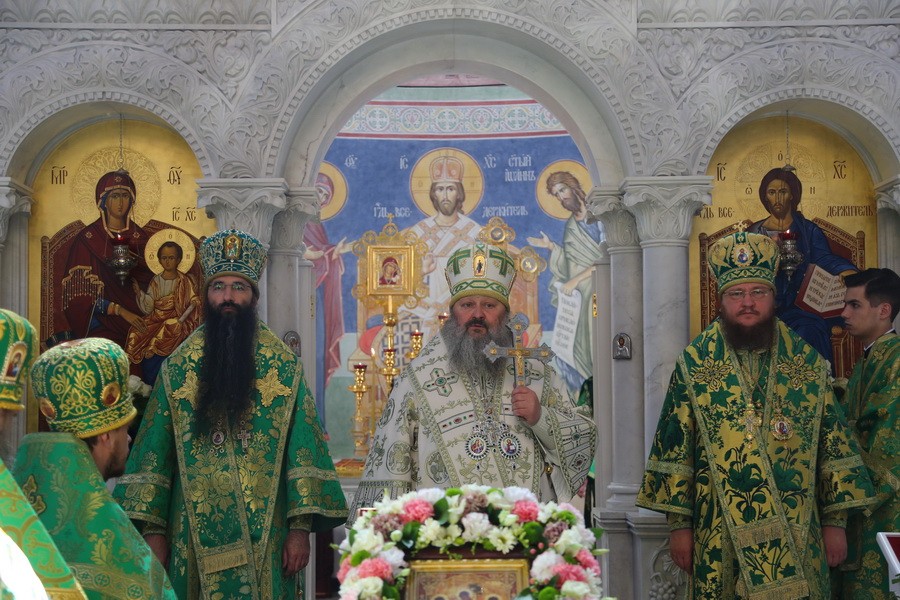 В день Святого Духа архієпископ Феодосій співслужив наміснику Києво-Печерської Лаври митрополиту Павлу