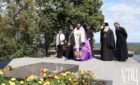 Архієпископ Феодосій помолився на могилі Тараса Шевченка в Каневі
